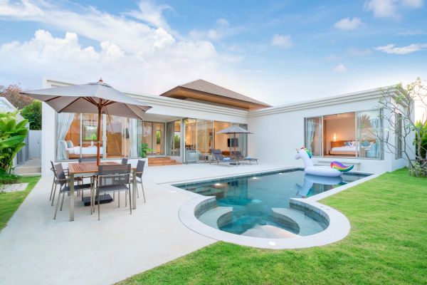 Pool Deck Pouring in Pasadena